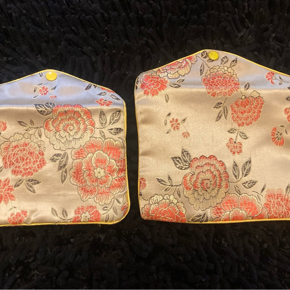 2 brocade jewelry pouches with zippers and snap closing from Japan.